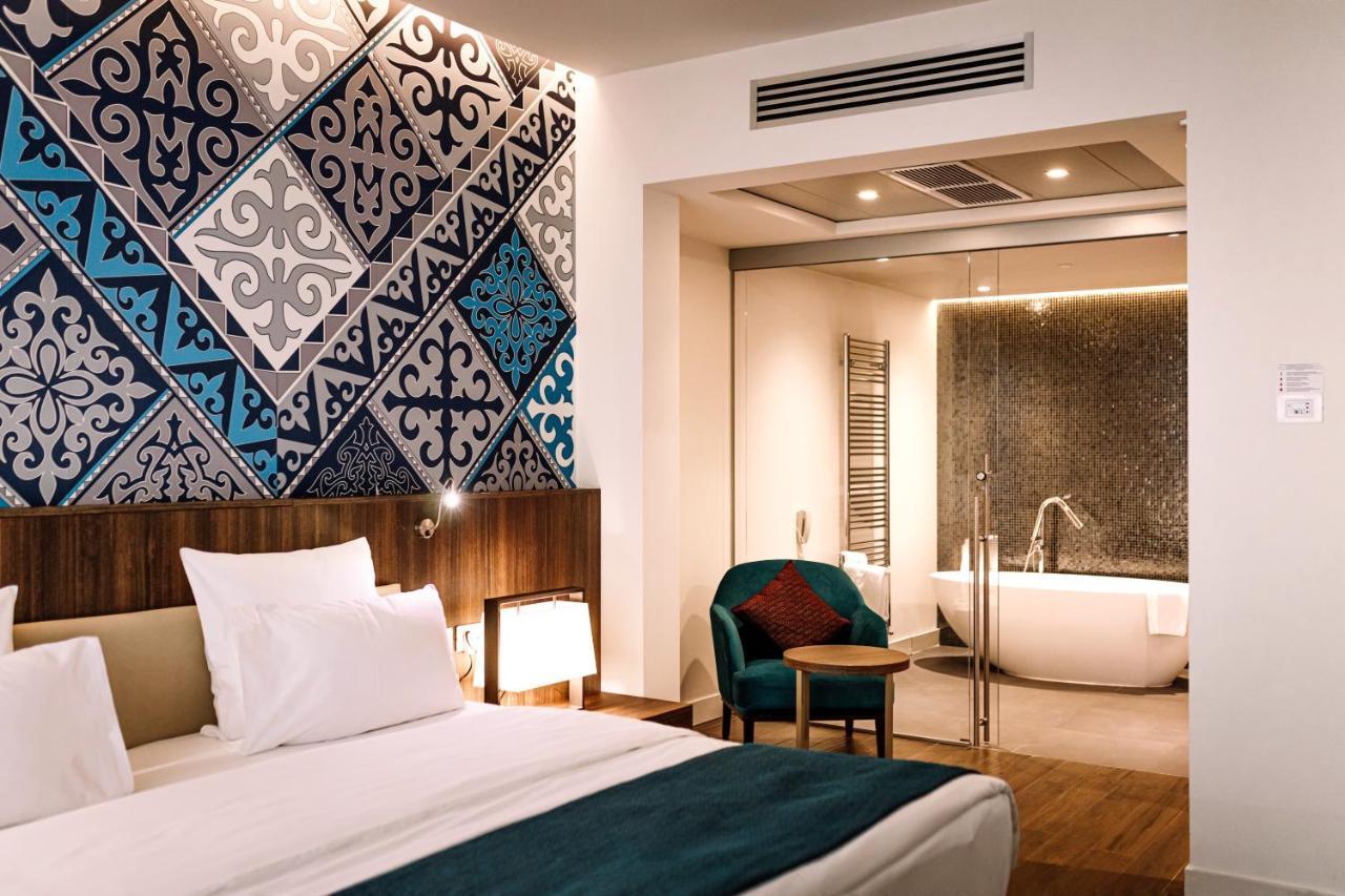 Mercure Almaty City Center Buitenkant foto