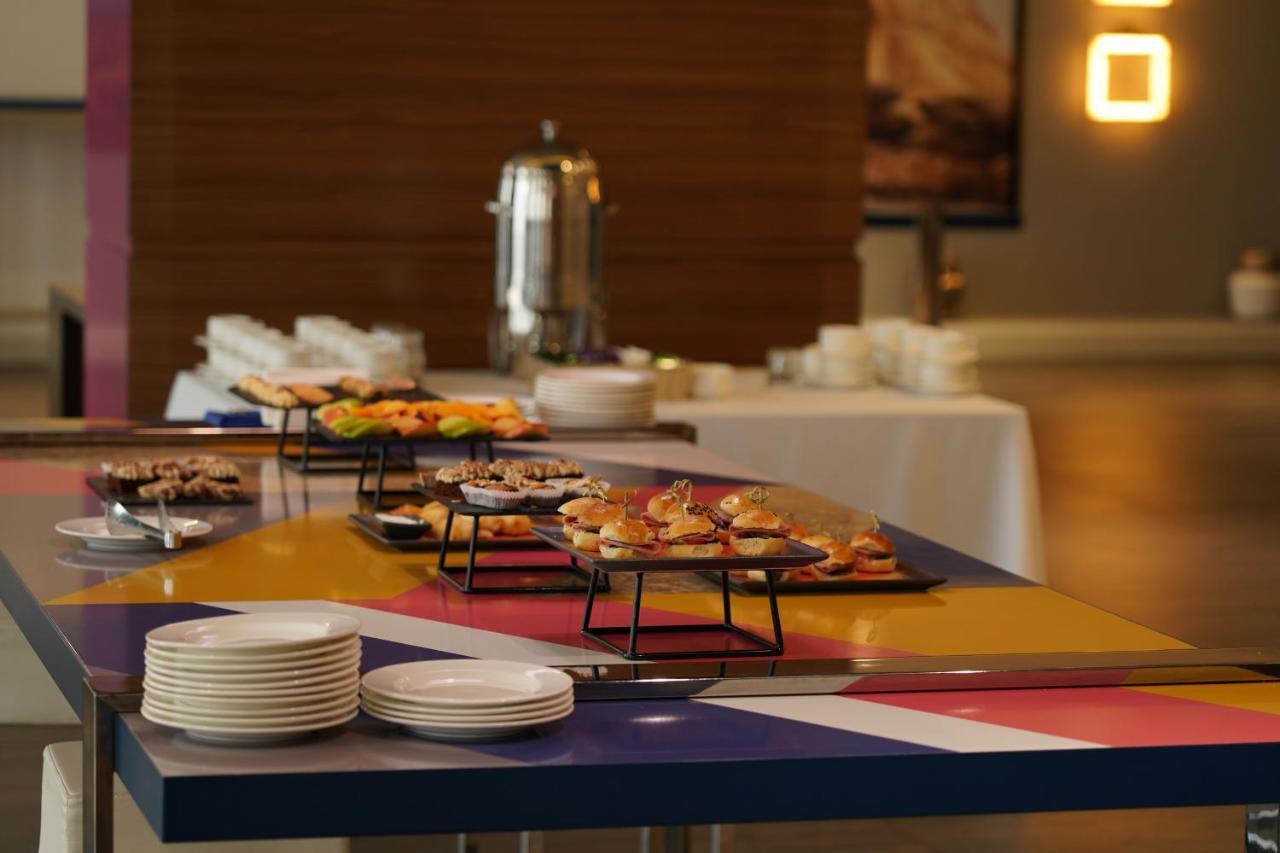 Mercure Almaty City Center Buitenkant foto