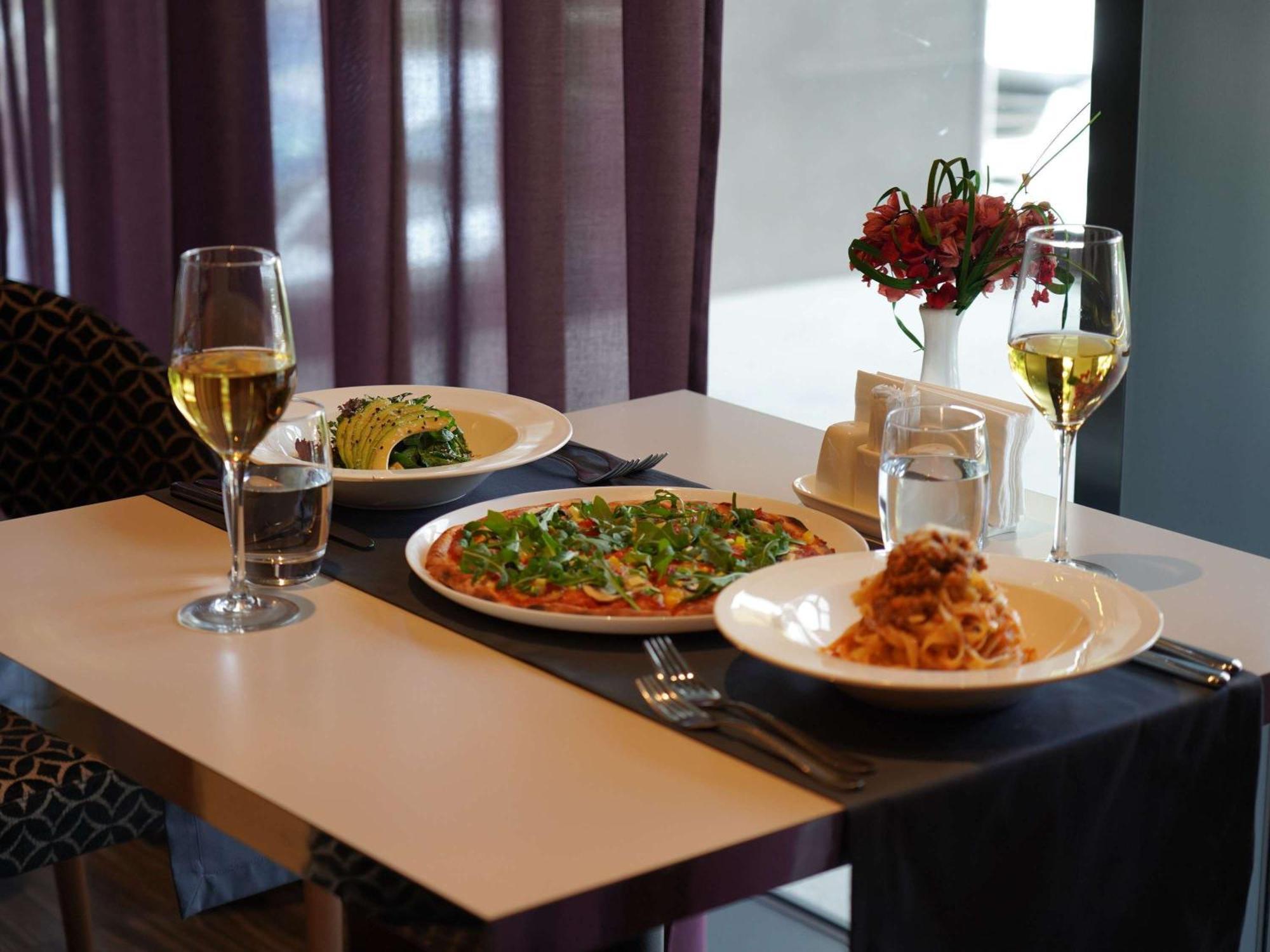 Mercure Almaty City Center Buitenkant foto